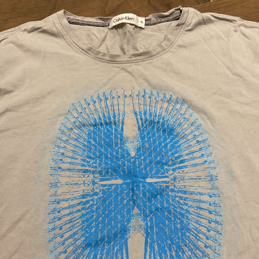 Calvin Klein tee (XXL) - Picture 2 of 4